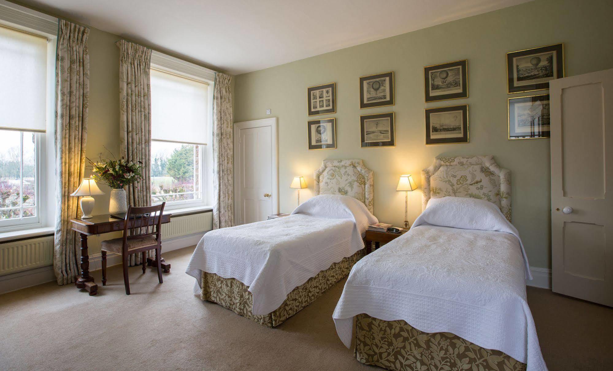 Overtown Manor Bed And Breakfast スウィンドン エクステリア 写真